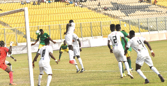 Aduana pip Dreams in G8 opener